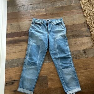 Levi cropped jeans
Like new